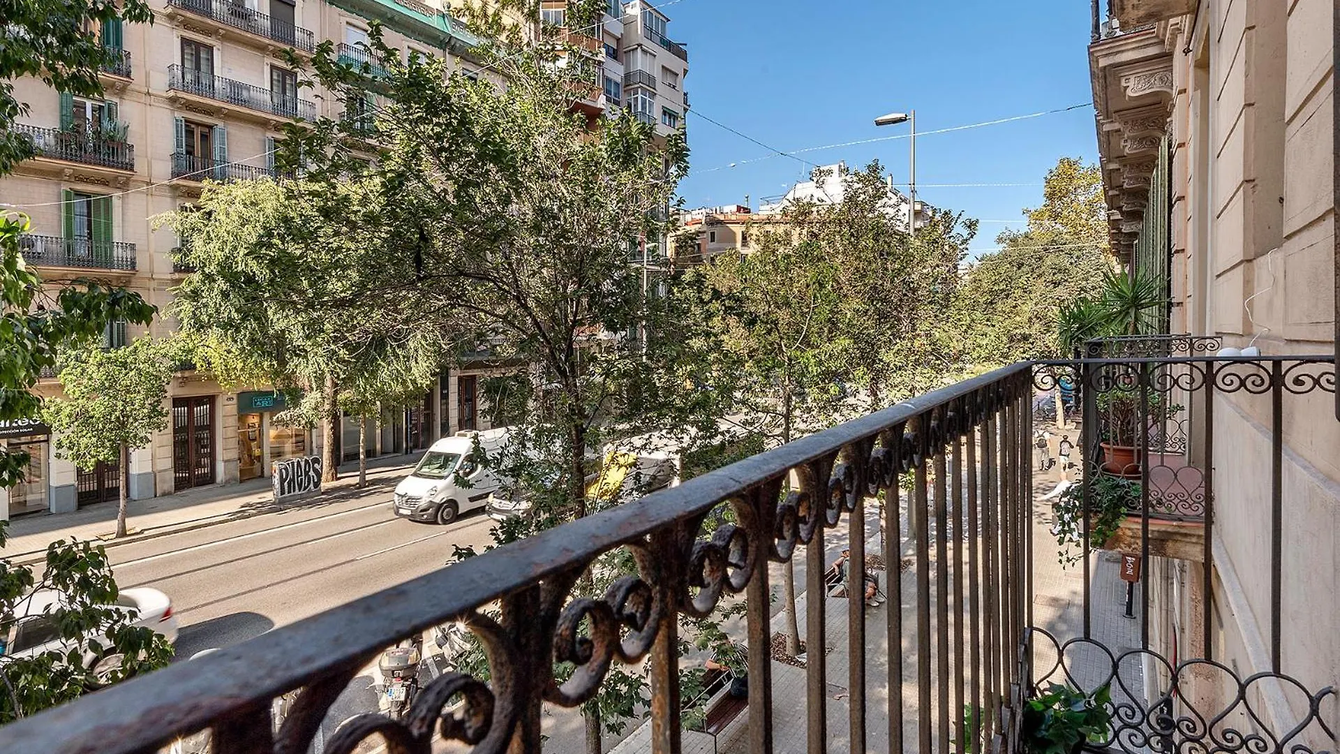 Clandestino Suites location